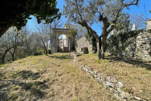 V 469 – Ferentino – Casale caratteristico