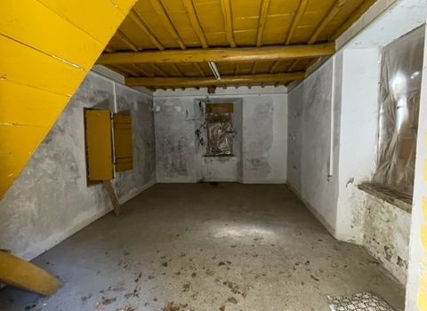 V 469 – Ferentino – Casale caratteristico